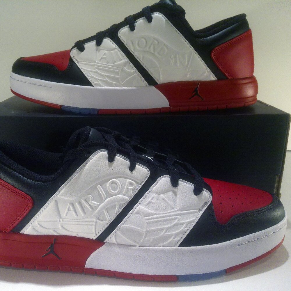 Jordan Nu Retro 1 Size 9.5 2022 Low Chicago New in box Retail $105